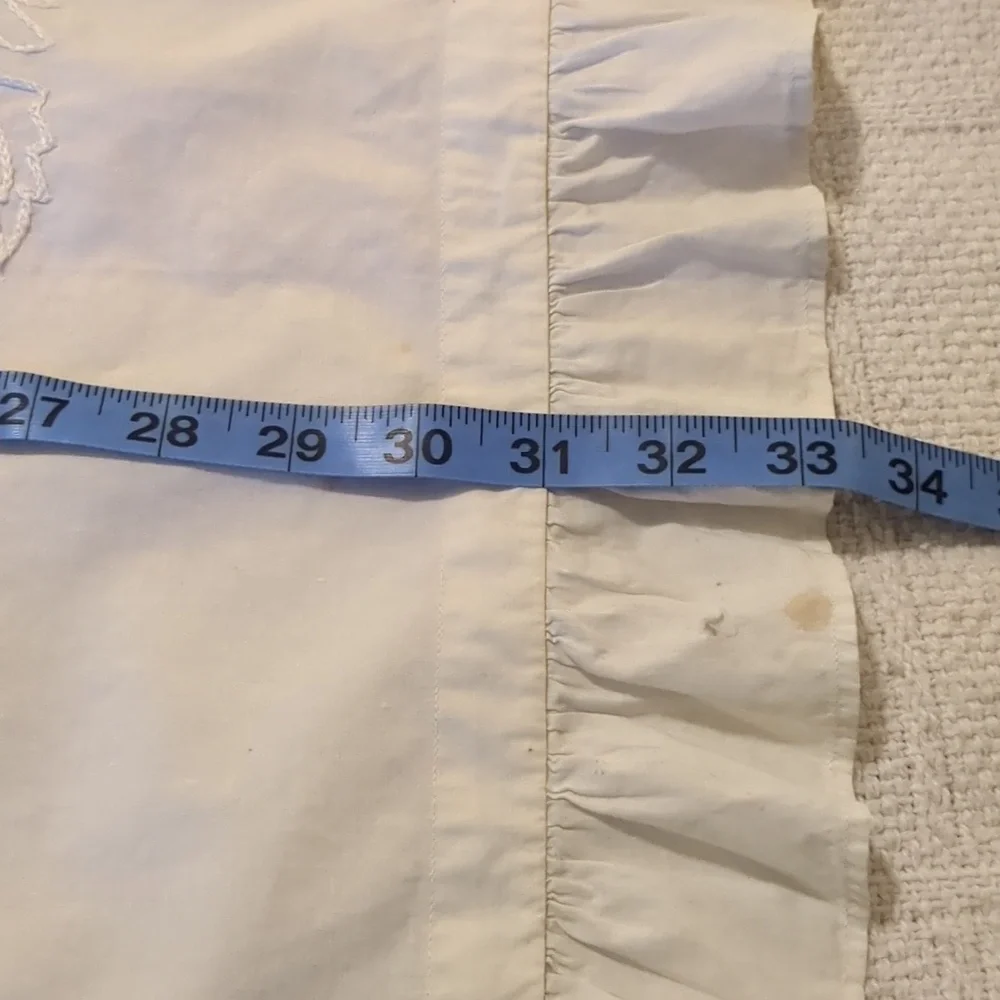 Cotton Ruffled Dresser Linen - Picture 3 of 5